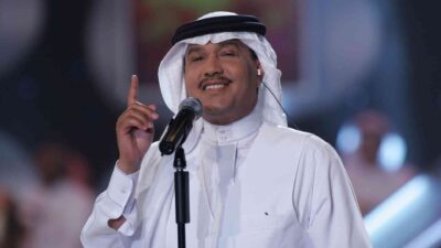 سر بكاء محمد عبده على مسرح جدة والجمهور يتوقع