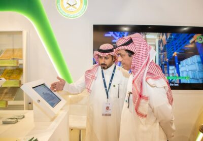 الشؤون الإسلامية تستعرض تطبيقاتها وخدماتها الالكترونية لزوار معرض الكتاب بالرياض