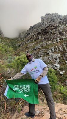 المتسلق السعودي محمد الهوساوي رياضة الهايكنج قادتني لأعلى قمم جبل تيبل ماوتن بجنوب أفريقيا