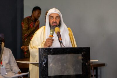 وكيل الشؤون الإسلامية يترأس الجلسة العلمية الأولى لأعمال المؤتمر الدولي الخامس عشر لمجمع دار النعيم للعلوم الشرعية في ⁧‫جمهورية نيجيريا‬⁩