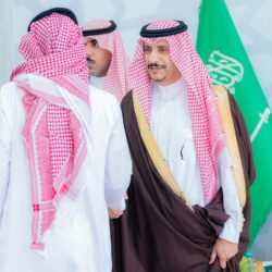 أمير تبوك يواسي أبناء الشيخ علي بن أحمد بن رفاده في وفاة والدهم 