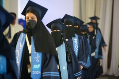 نائب أمير منطقة مكة المكرمة يُشرّف حفل تخريج الدفعة التاسعة من طلاب وطالبات جامعة جدة