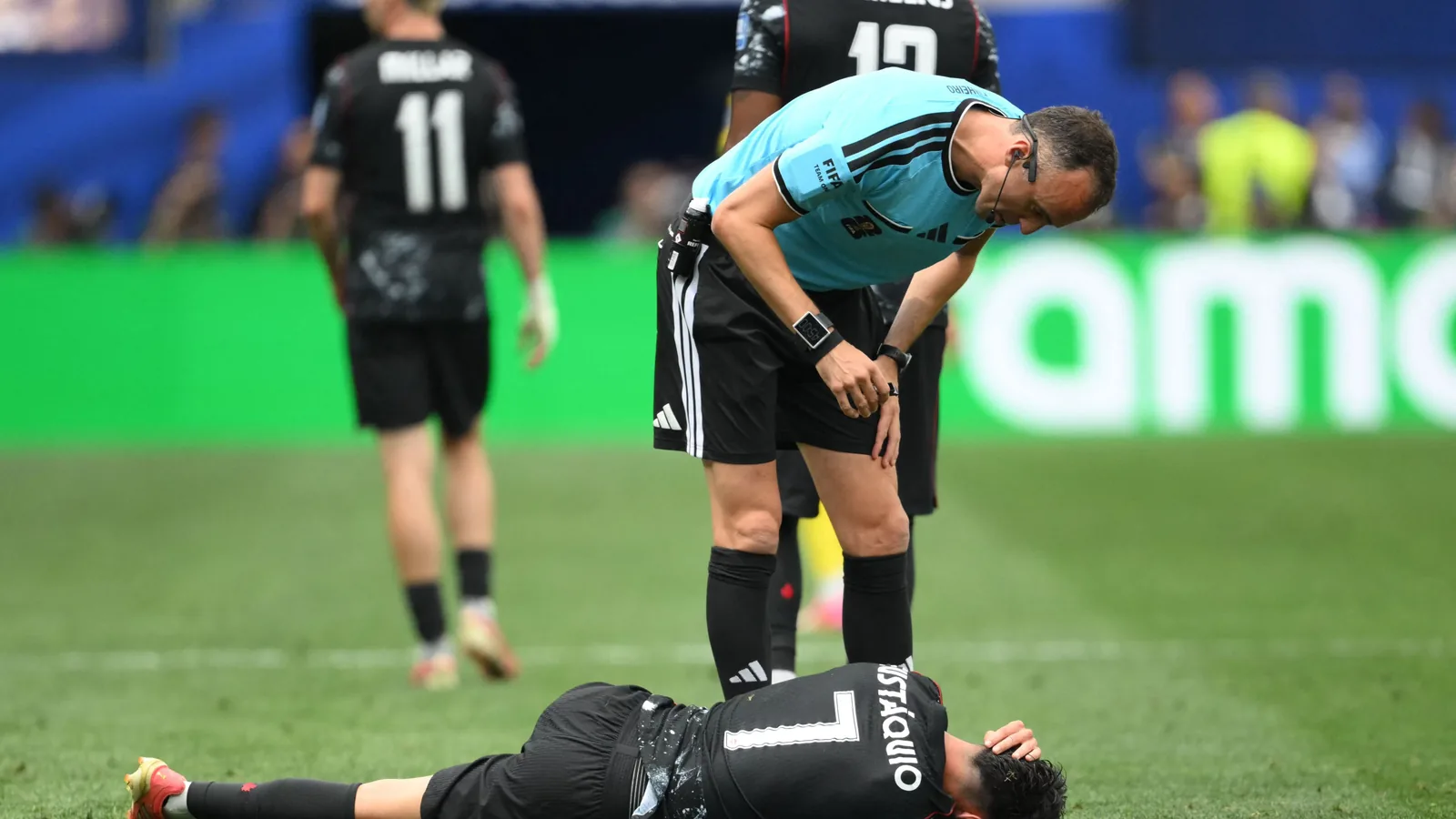 "فيفا" يُسند قمة الأرجنتين وسويسرا لحكم مثير للجدل