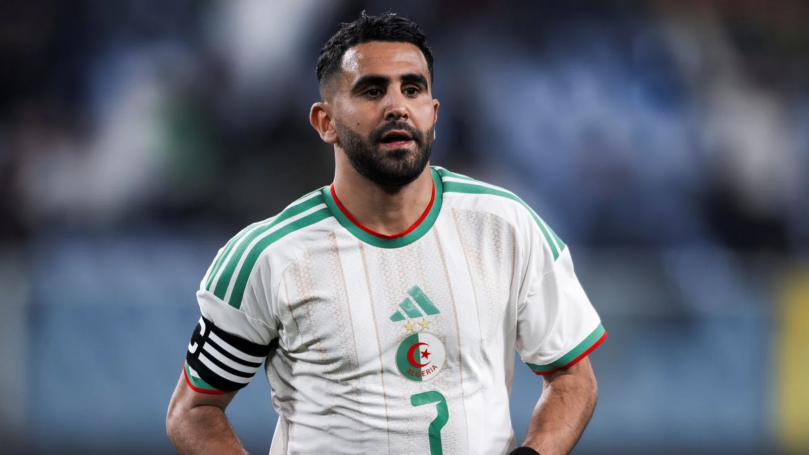 بعد رحيله عن الأهلي.. نادٍ سعودي يتحرك لضم رياض محرز مجانًا
