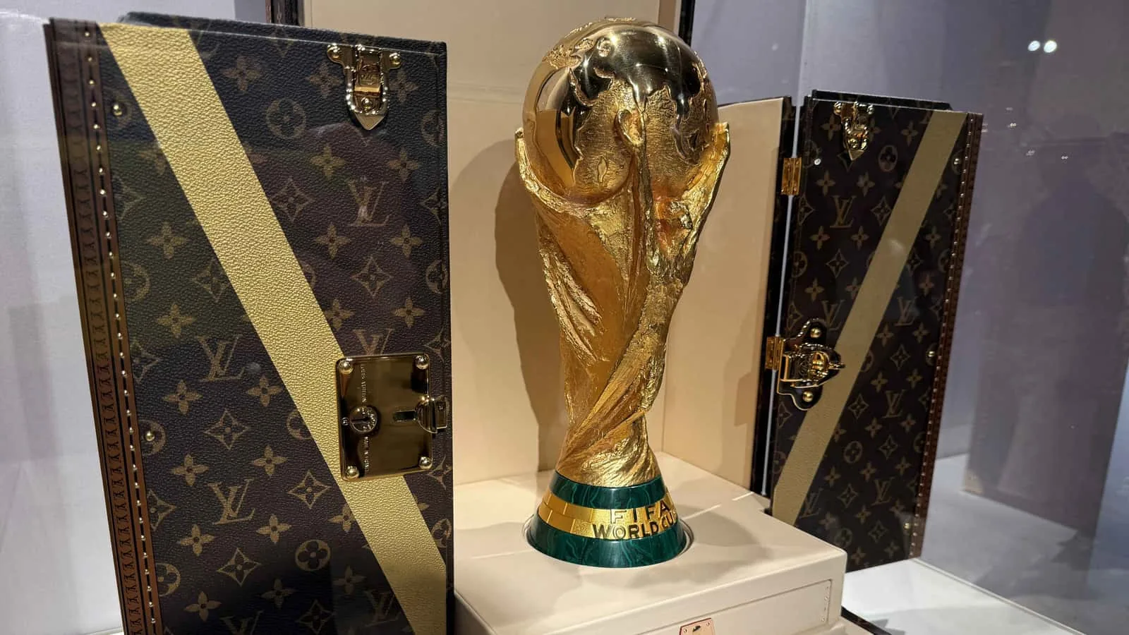 مُنع من تأشيرة حضور نهائي كأس العالم.. أسطورة منتخب إسبانيا يوجّه رسالة لترامب