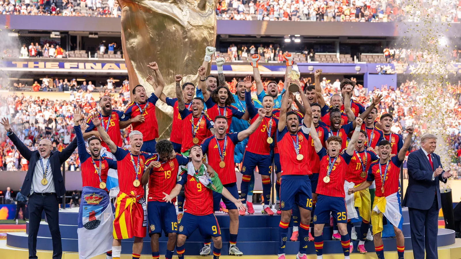 تجاهل لاعبي إسبانيا لترمب يتصدر النقاش بعد التتويج بالمونديال