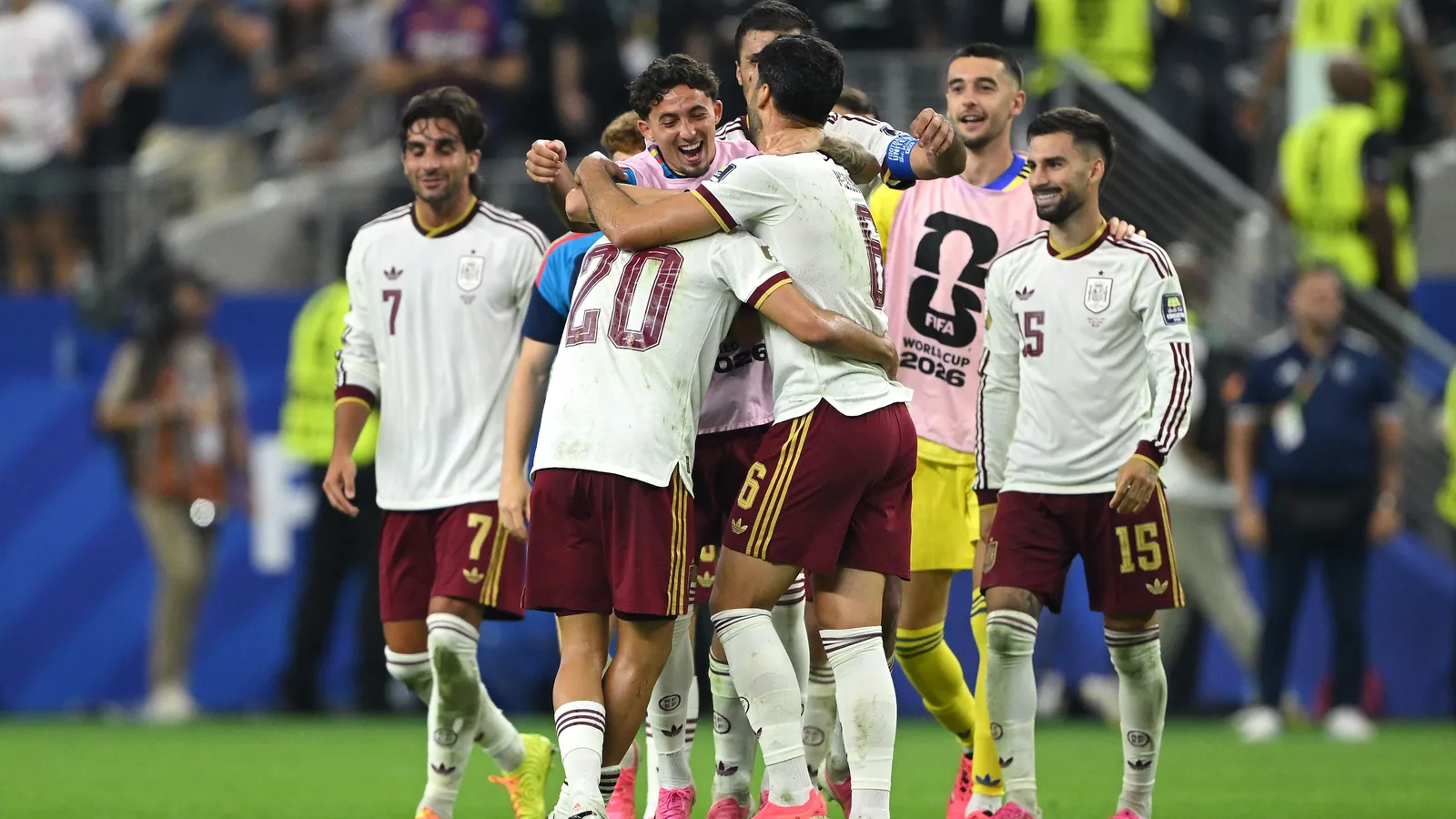 كيف احتفل ملك إسبانيا بتأهل منتخب بلاده لنهائي المونديال؟