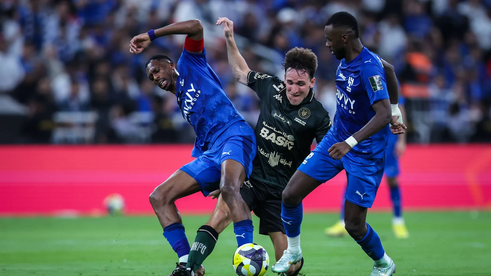 الصرنوخ والحبشي يرتديان قميص الهلال