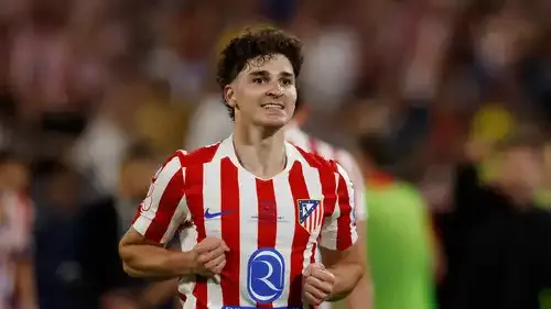 جوليان ألفاريز نجم أتلتيكو مدريد الإسباني