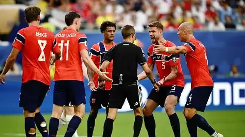 من مباراة النرويج وإنجلترا