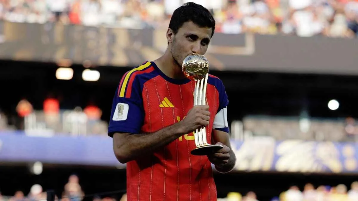 من الريال لبرشلونة.. اتصال فليك وتدخل يامال يغيران مسار صفقة رودري - Kooora