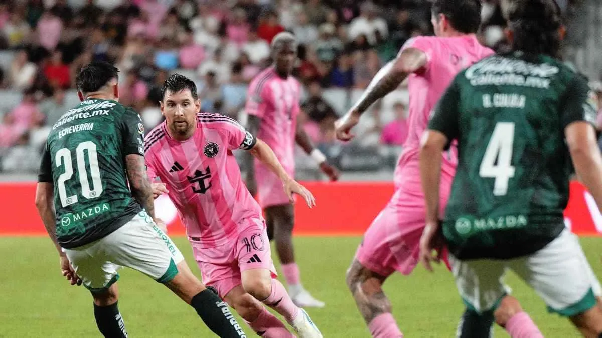 ميسي يشارك مع إنتر ميامي بعد وفاة والده.. ويودع كأس الرابطتين